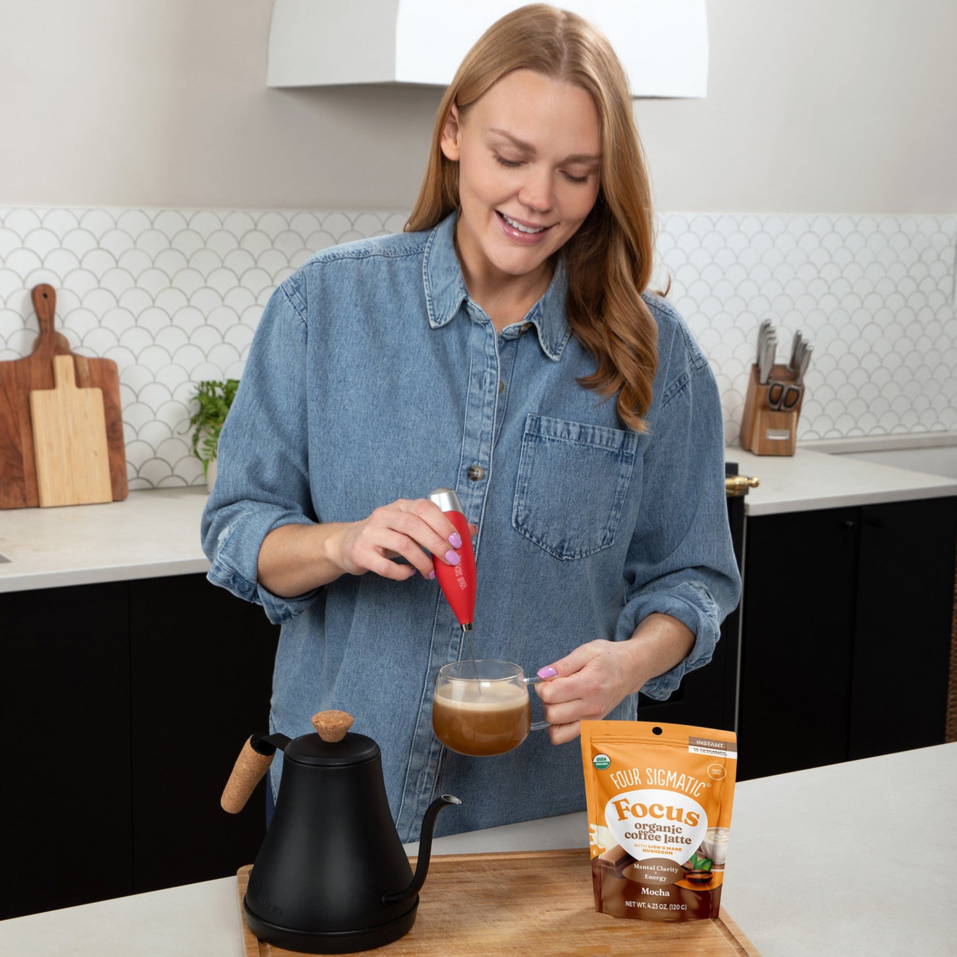 focus-organic-coffee-latte-mocha-p4 focus-latte-mocha-lifestyle1-2026.jpg